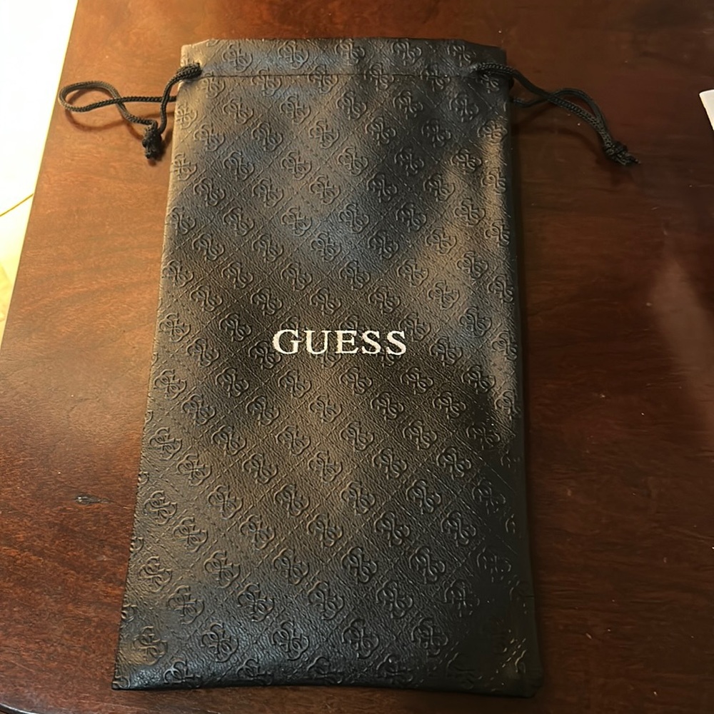 Guess sun glasses pouch